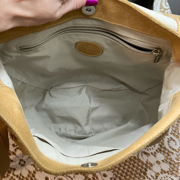 Roots Leather Crossbody Bag - Picture 6 of 9